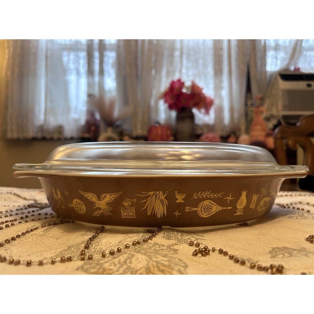 Pyrex Divided Casserole Dish With Lid EARLY AMERICAN Brown 1 1/2 Quart Cat Print